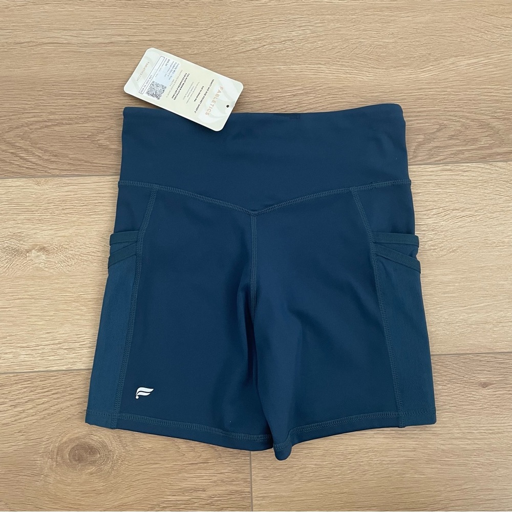 NEW Fabletics Trinity Shorts - Picture 6 of 8